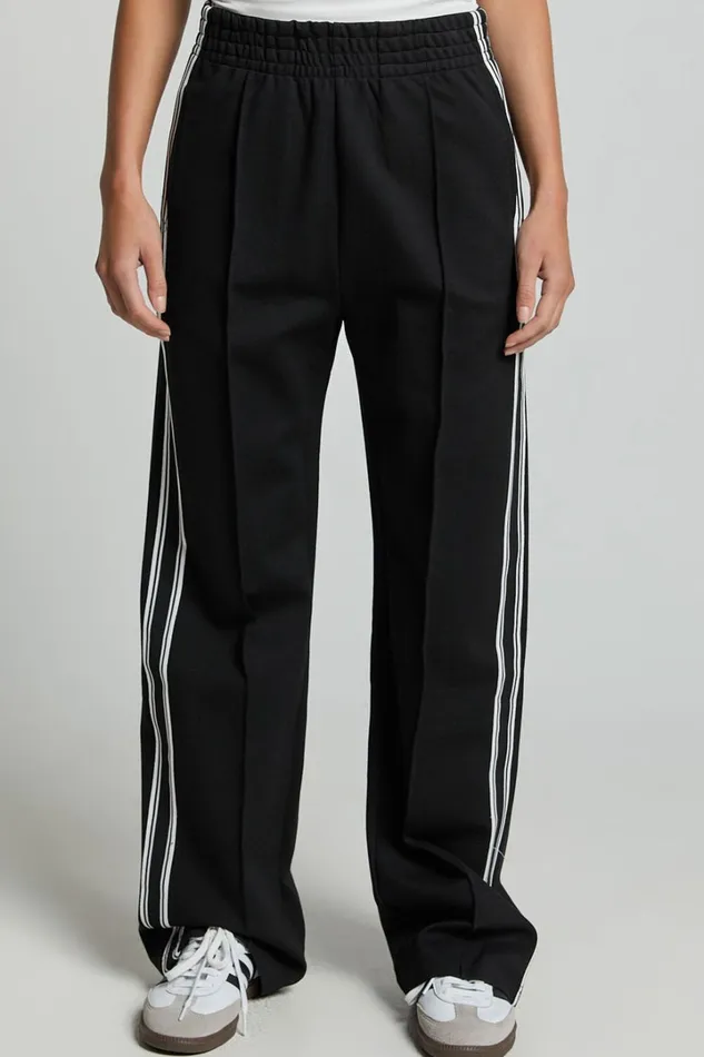 Aleona Pants 8211 Mid Rise Relaxed Straight Pants In Black Women Showpo Pants