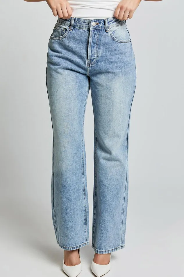 Bowie Jeans 8211 Mid Rise Recycled Relaxed Denim Jeans In Light Blue Wash Women Showpo Jeans