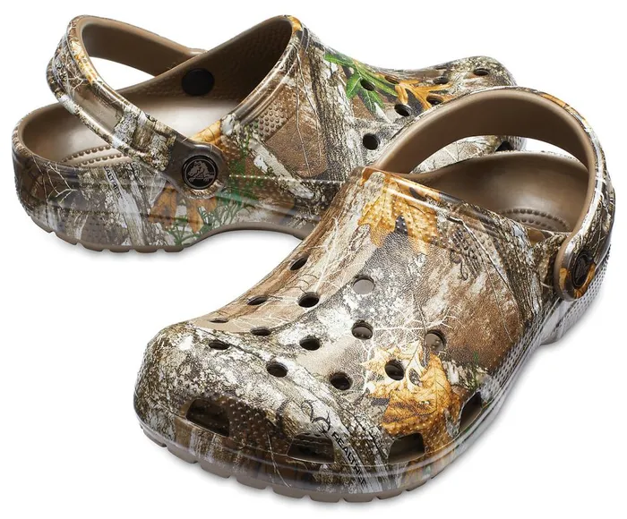 Crocs Classic Realtree Edge Clog Walnut WomensMens Clogs