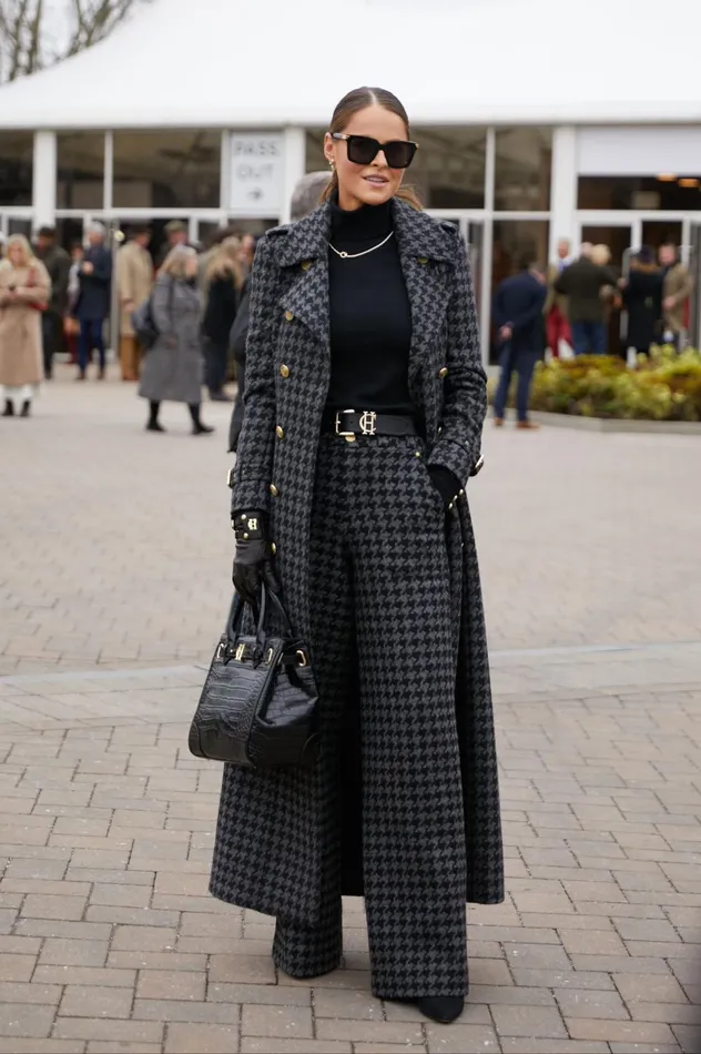 Holland Cooper Tailoring Women High Waisted Straight Trouser Large Scale Charcoal Houndstooth Holland Cooper Tailoring Women High Waisted Straight Trouser Large Scale Charcoal Houndstooth