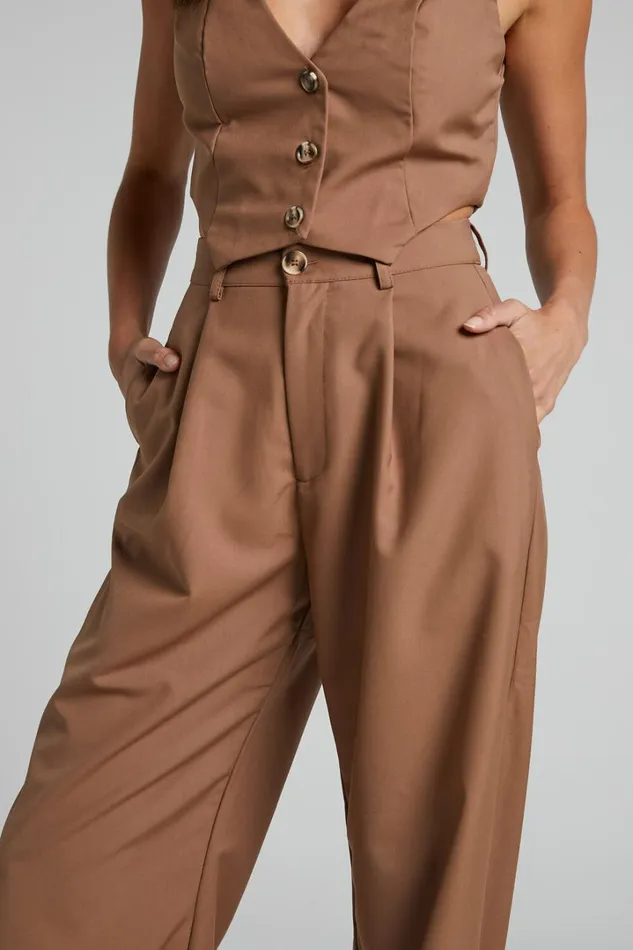 Izara Trousers 8211 Mid Rise Relaxed Straight Leg Tailored Trousers In Mocha Women Showpo Pants
