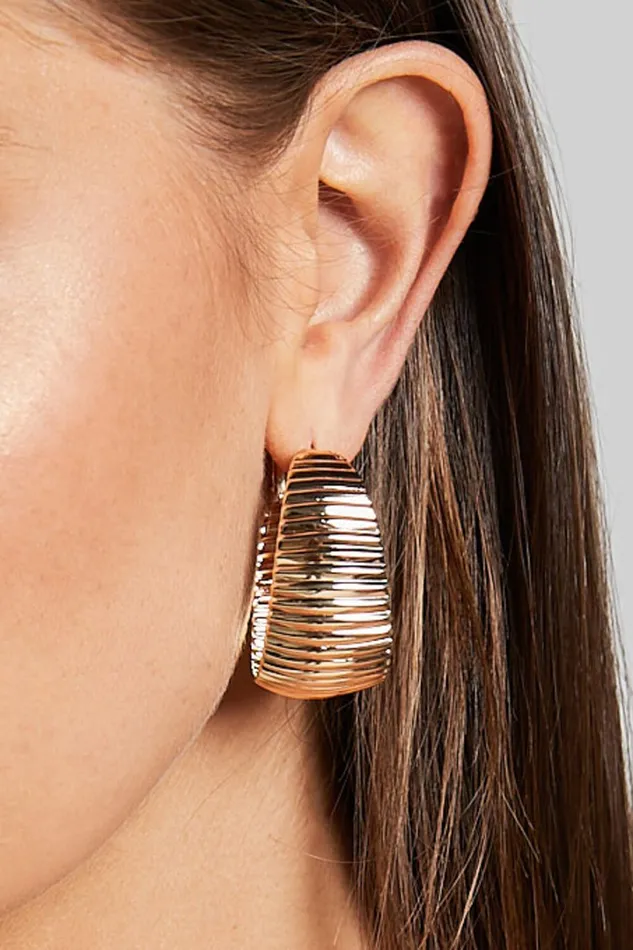 Marsellie Textured Hoop Earring In Gold Women Showpo Earrings