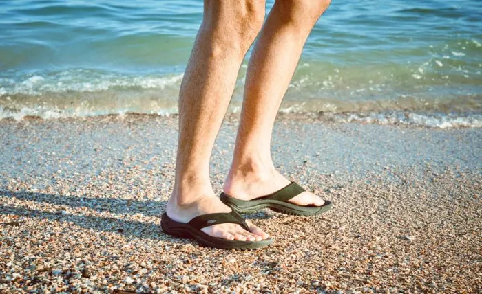 Men KEEN Sandals Kona Flip Fired BrickBlack Leather FlipFlop Men KEEN Sandals Kona Flip Fired BrickBlack Leather FlipFlop