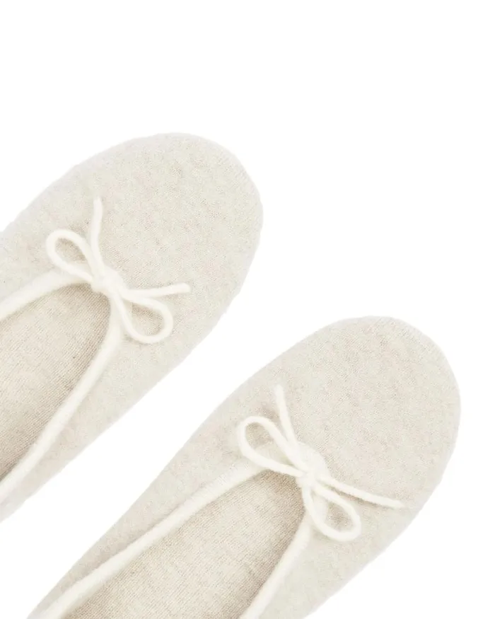 NPeal Slippers and Socks Women Contrast Trim Cashmere Slippers Ecru White