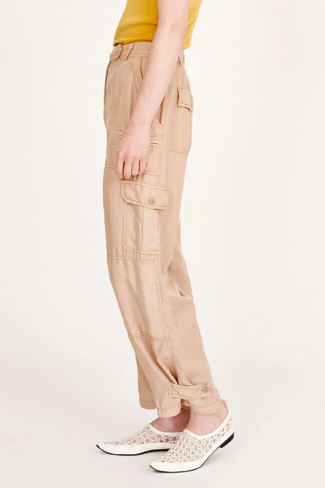 Raquel Allegra Khaki Wilshire Pant Women Bottoms