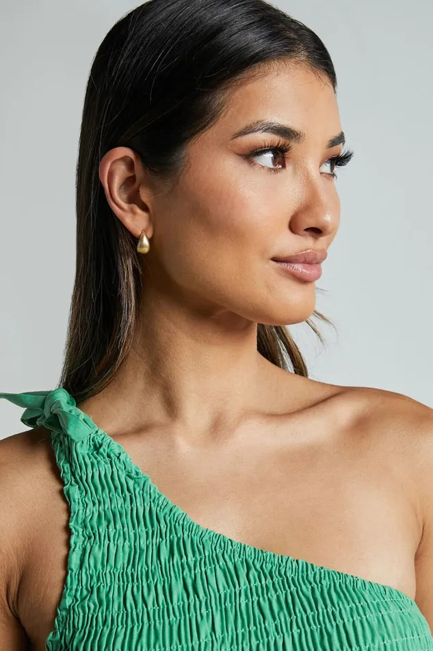 Snooky Stud Earrings In Gold Women Showpo Earrings