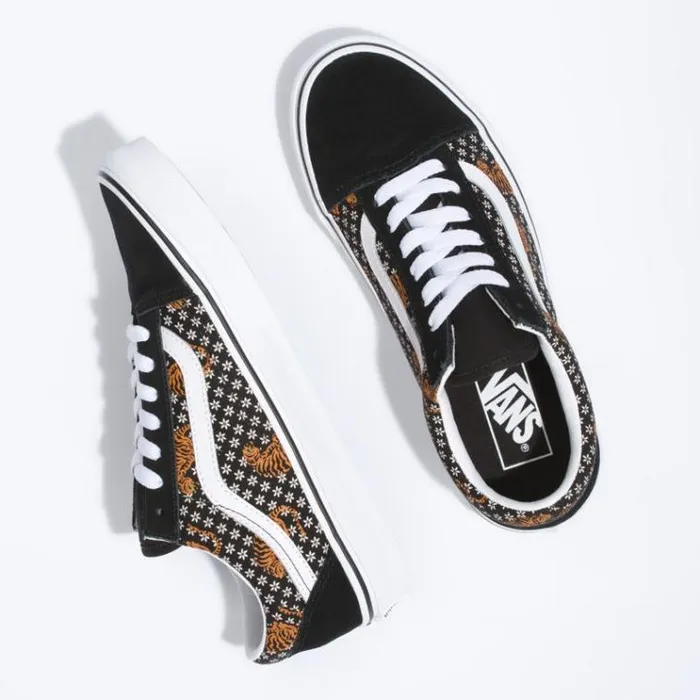Vans Tiger Floral Old Skool BlackTrue White MensWomens Classics Shoes Vans Tiger Floral Old Skool BlackTrue White MensWomens Classics Shoes