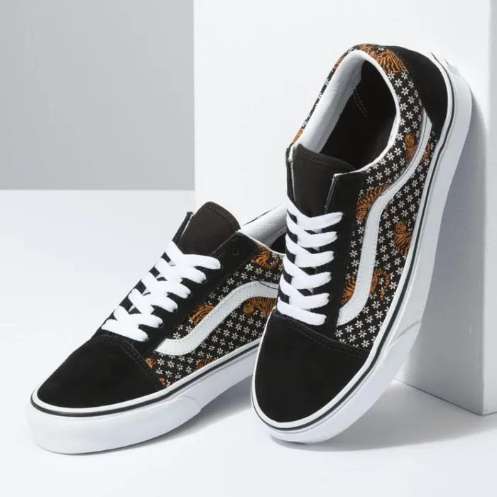 Vans Tiger Floral Old Skool BlackTrue White MensWomens Classics Shoes Vans Tiger Floral Old Skool BlackTrue White MensWomens Classics Shoes