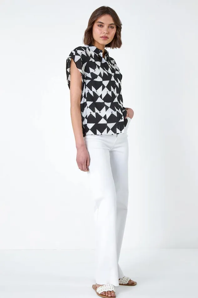 Women Black Geometric Print Crinkle Collared Blouse Roman Tops