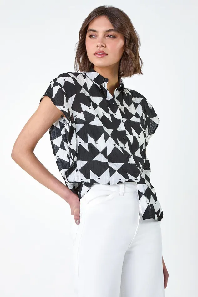Women Black Geometric Print Crinkle Collared Blouse Roman Tops