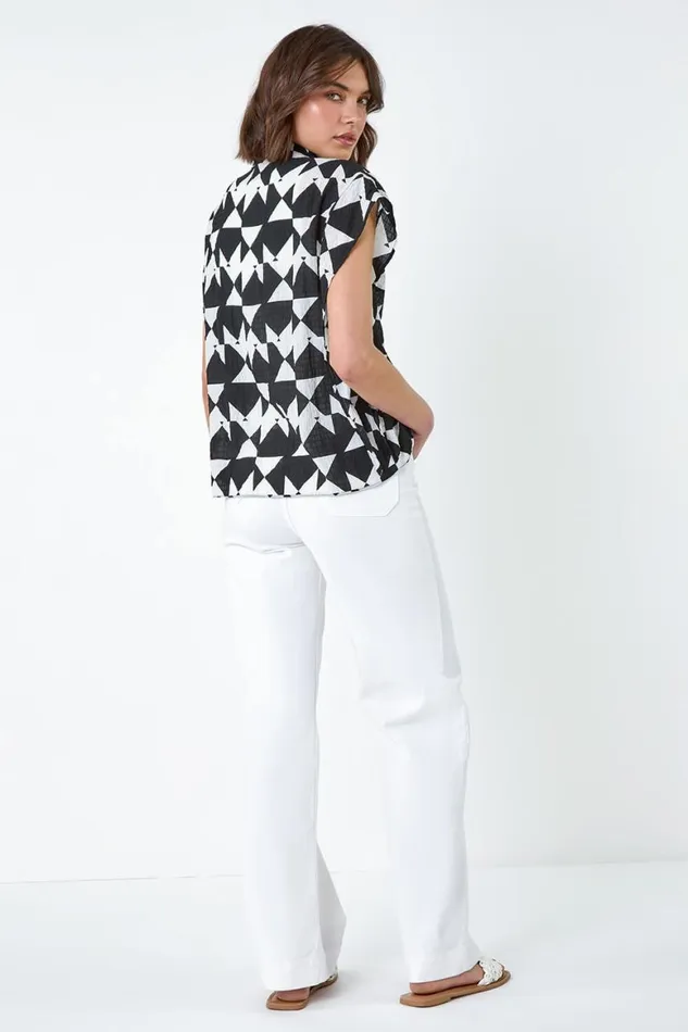 Women Black Geometric Print Crinkle Collared Blouse Roman Tops