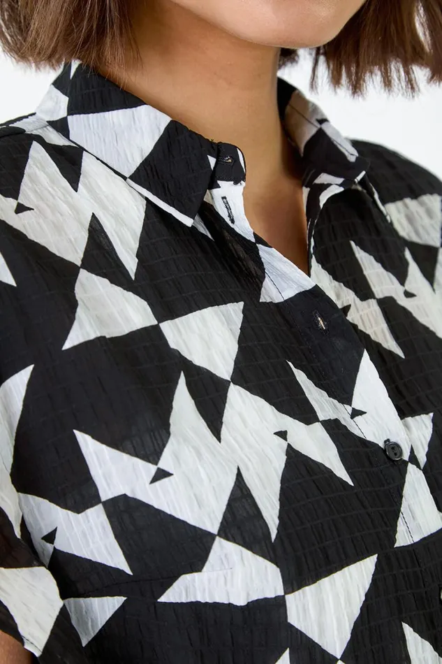 Women Black Geometric Print Crinkle Collared Blouse Roman Tops