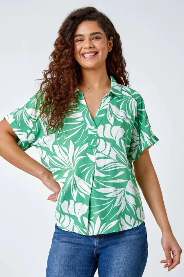 Women Green Tropical Print Ladder Lace Overshirt Roman Tops