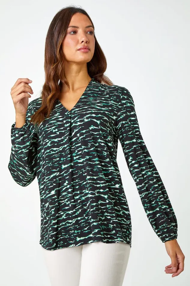 Women Green Wave Print Pleated VNeck Stretch Top Roman Tops