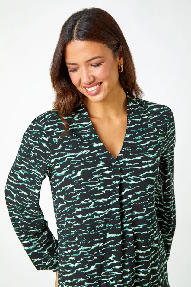 Women Green Wave Print Pleated VNeck Stretch Top Roman Tops