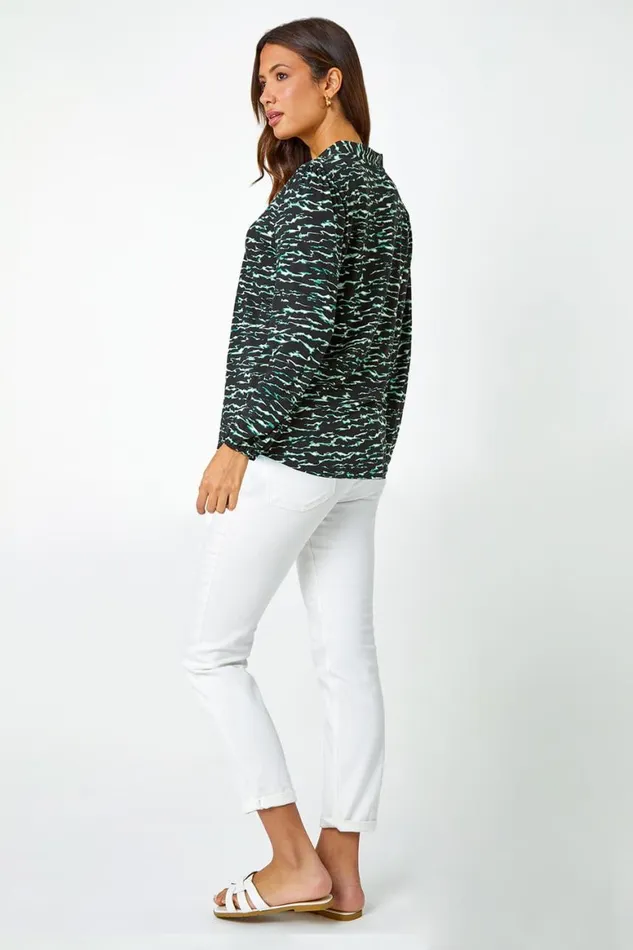 Women Green Wave Print Pleated VNeck Stretch Top Roman Tops