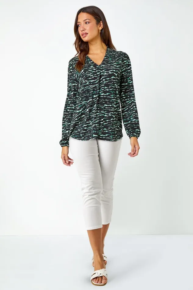Women Green Wave Print Pleated VNeck Stretch Top Roman Tops